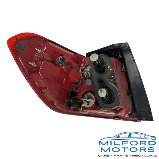 2016-2018 Kia Sorento OEM USED Right Passenger Tail Light Quarter Panel Mounted Incandescent 92402C6000