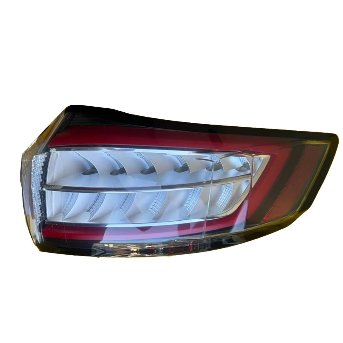 USED OEM PASSENGER TAIL LIGHT – QUARTER PANEL MOUNTED