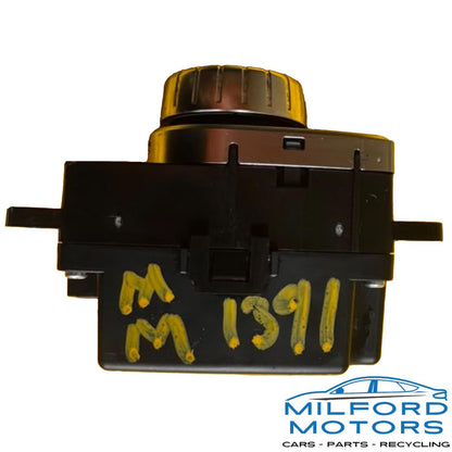 Used 2014-2017 Mercedes-Benz Radio / Audio Control Unit – Center Console