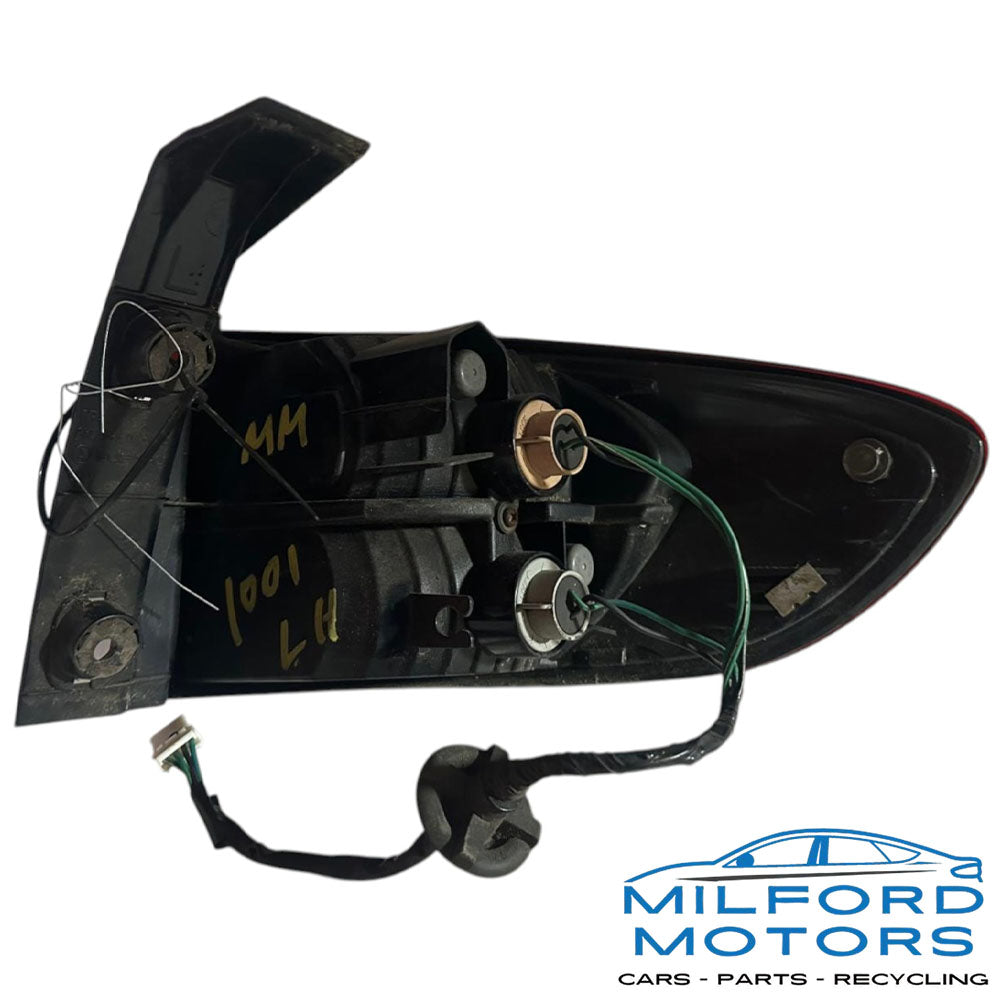 2006 Subaru Tribeca Left Driver Side Quarter Panel Tail Light OEM 84201XA01A Used