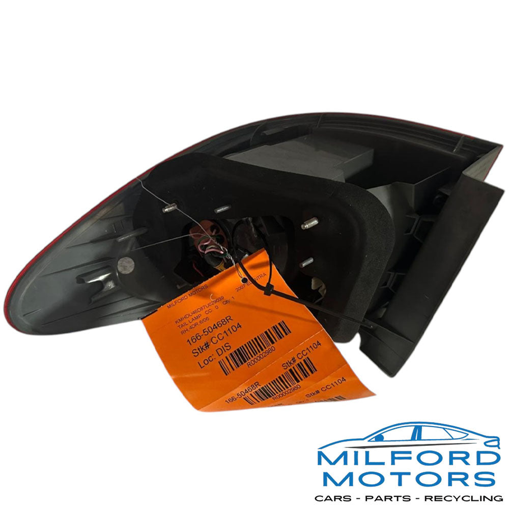 2007-2010 Hyundai Elantra Sedan Right Passenger Side Quarter Panel Tail Light OEM 92402-2H050 Used