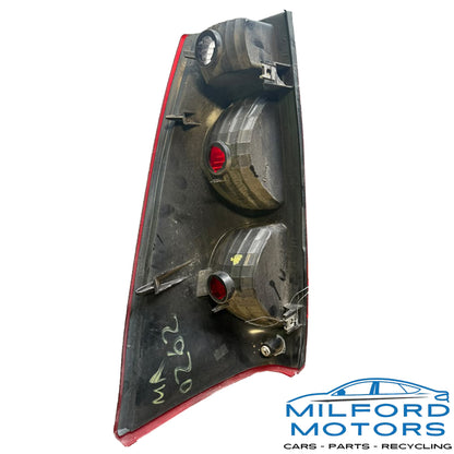 Left Driver Tail Light Assembly 2002–2006 Chevrolet Avalanche 1500 2500 V8