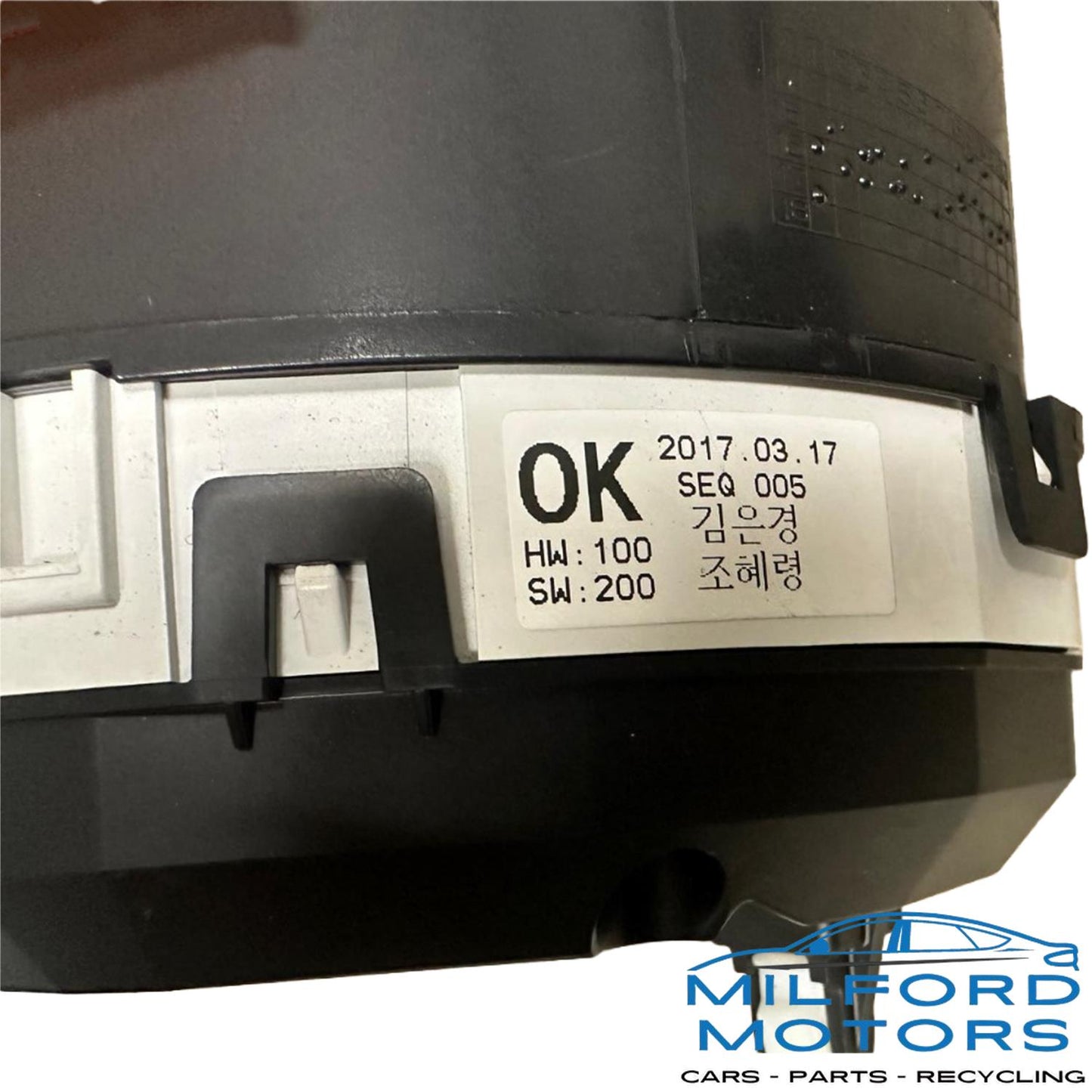 OEM Used Instrument Cluster Speedometer – 2017-2018 Hyundai Santa Fe XL AWD 3.3L MPH w/ 4.2" Display – Part # 94031B8170UU5 / 94031B8171UU5