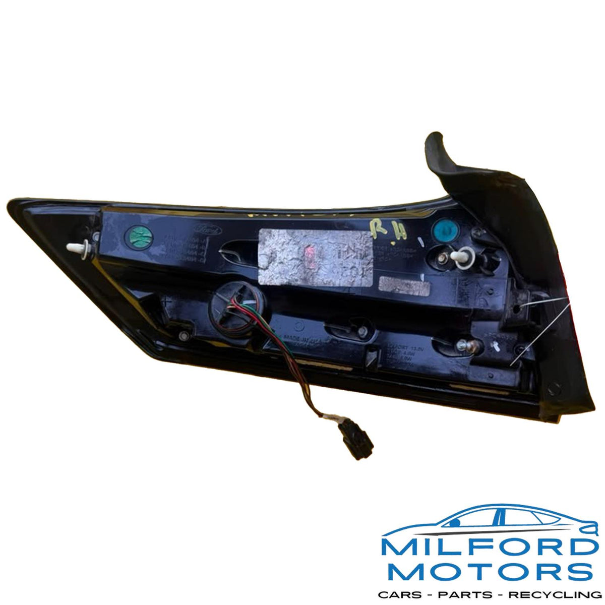 USED OEM PASSENGER TAIL LIGHT – QUARTER PANEL MOUNTED