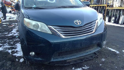 Passenger Side Halogen Headlight Assembly Fits 2011-2020 Toyota Sienna V6