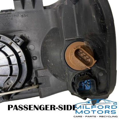 Passenger Side Headlight Assembly Halogen (Foggy Lens) Fits 2005-2007 Escape