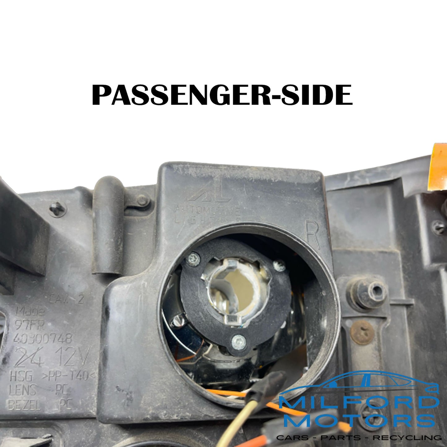 Passenger Side Halogen Headlamp Assembly Fits 2002-2009 GMC Envoy 4.2L