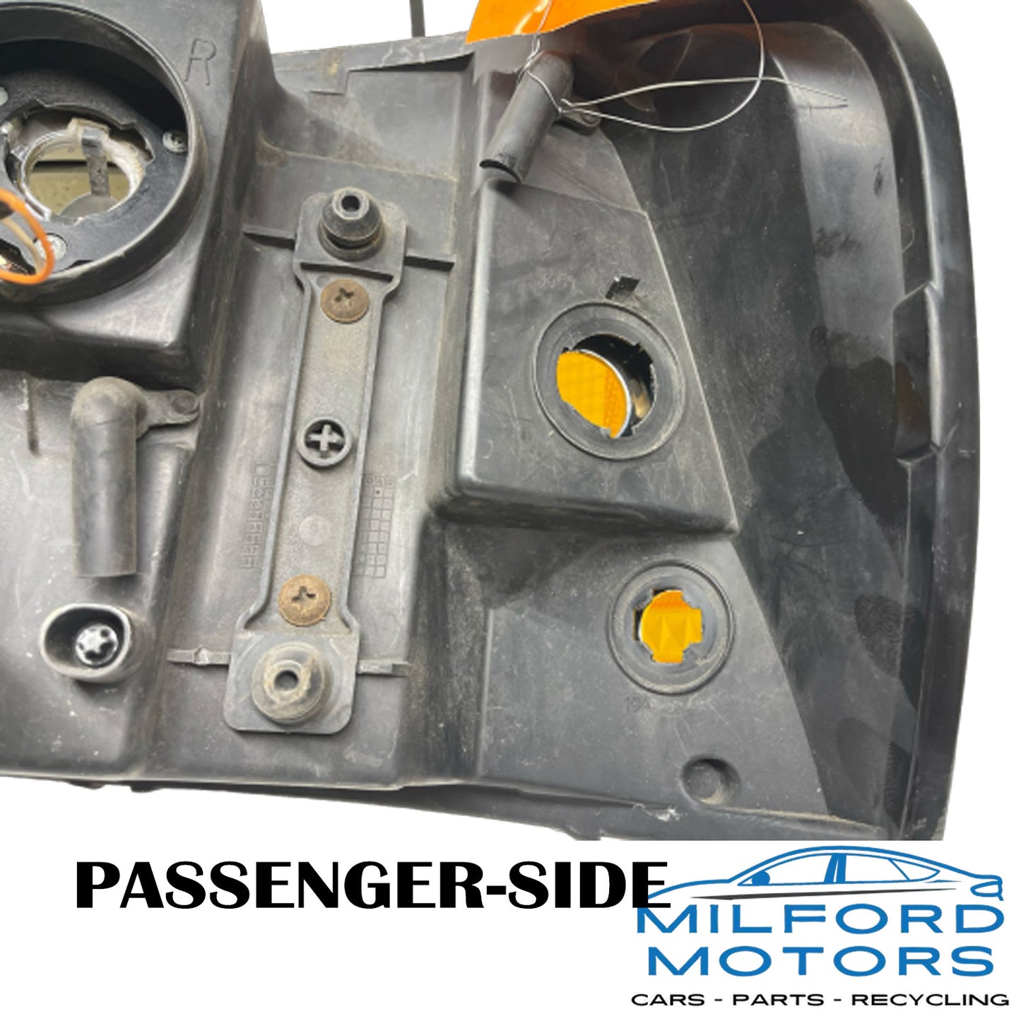 Passenger Side Halogen Headlamp Assembly Fits 2002-2009 GMC Envoy 4.2L