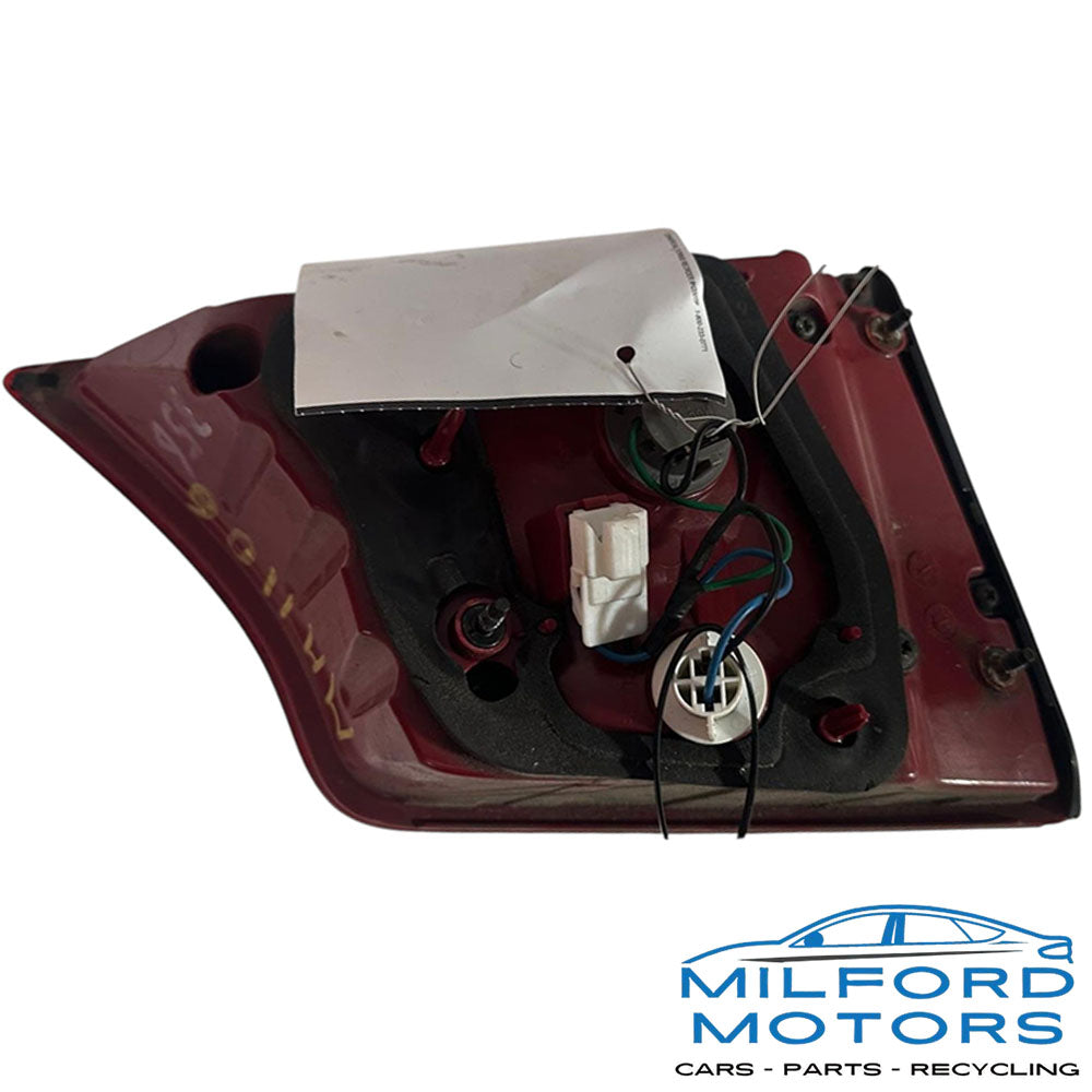 Tail Gate Mount Tail Light Fits for 2013-2016 Hyundai Santa Fe Limited 3.3L