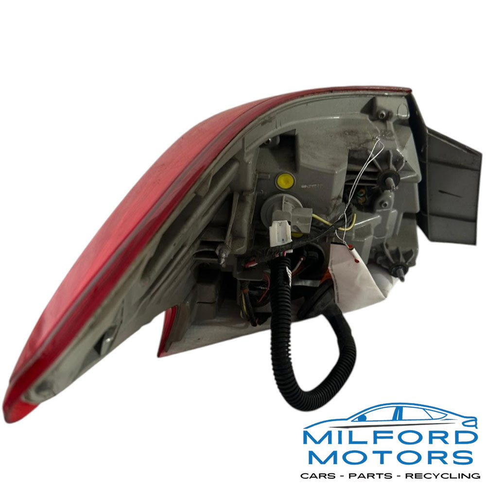 Right Passenger Side Tail Light Fits for 2016-2019 Nissan Sentra S 1.8L