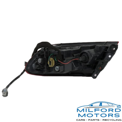 Driver Tail Light Sedan Quarter Panel Mounted Fits 2015-2016 Chrysler 200