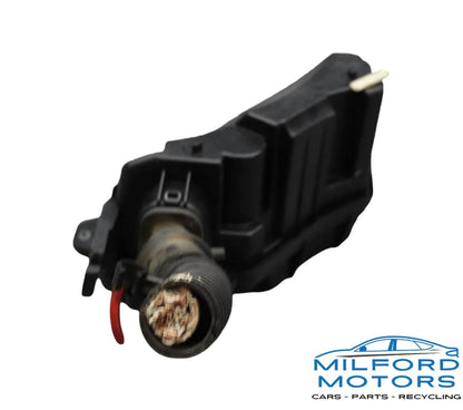 Engine Compartment Fuse Relay Housing Box w/ Cover - 2015 Audi A8 quattro Sedan