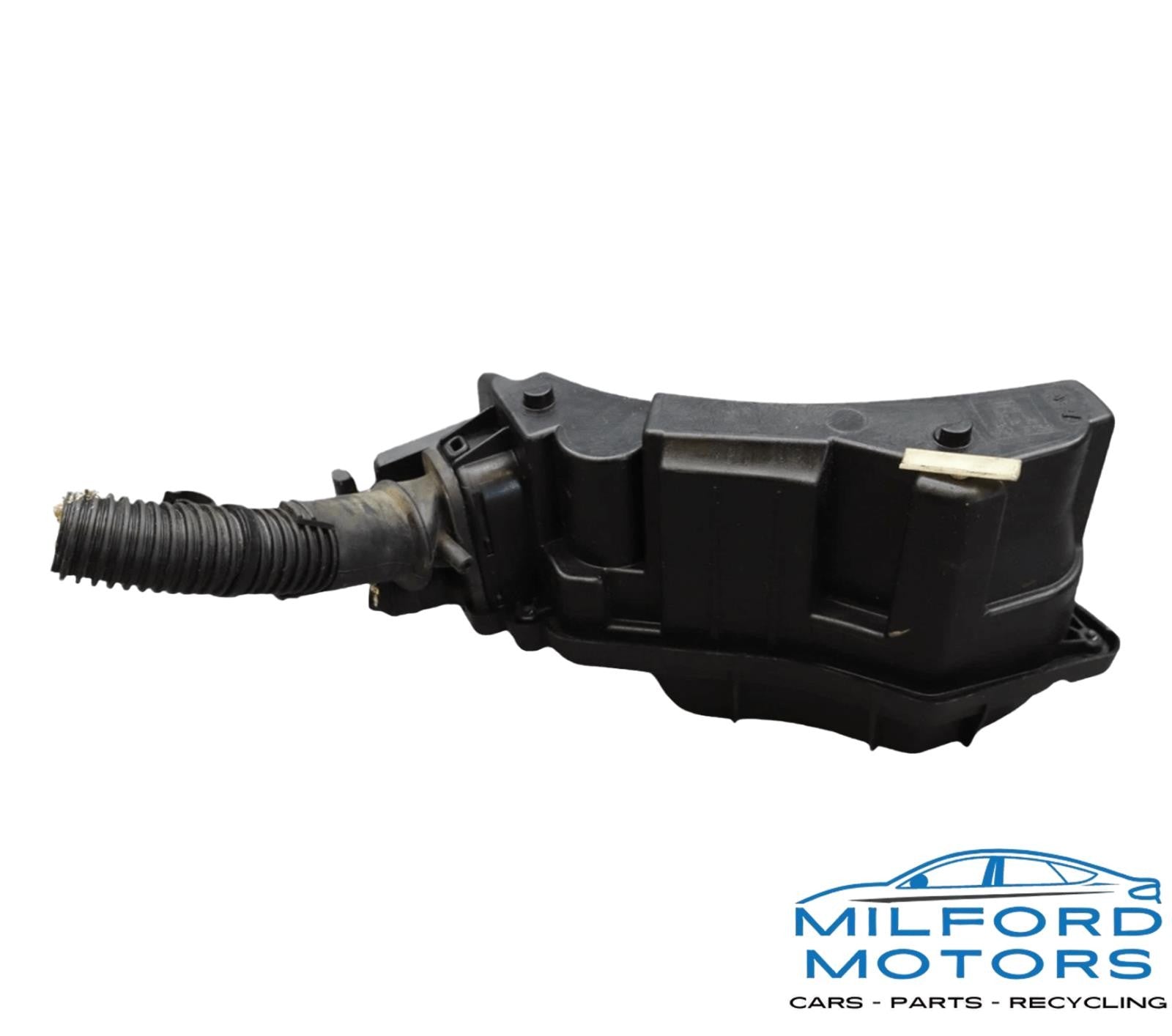 Engine Compartment Fuse Relay Housing Box w/ Cover - 2015 Audi A8 quattro Sedan