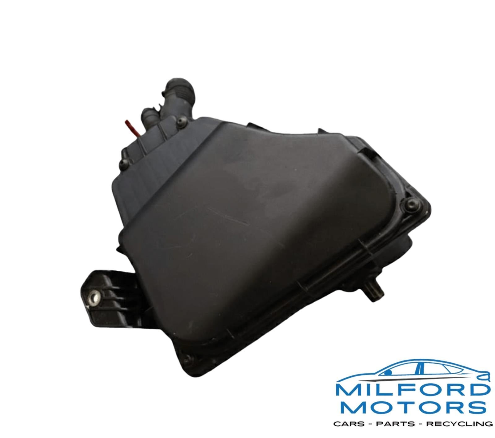 Engine Compartment Fuse Relay Housing Box w/ Cover - 2015 Audi A8 quattro Sedan