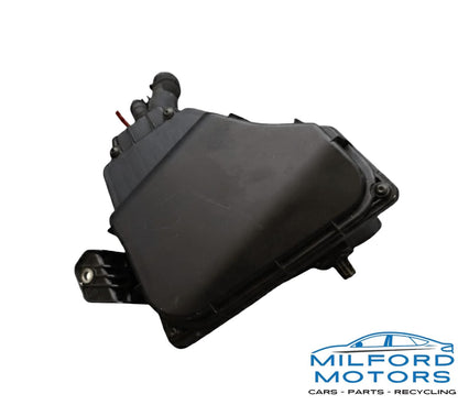 Engine Compartment Fuse Relay Housing Box w/ Cover - 2015 Audi A8 quattro Sedan