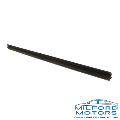 Front Right Door Window Inner Weatherstrip Seal Fits 2017 Infiniti Q50 Sedan L4
