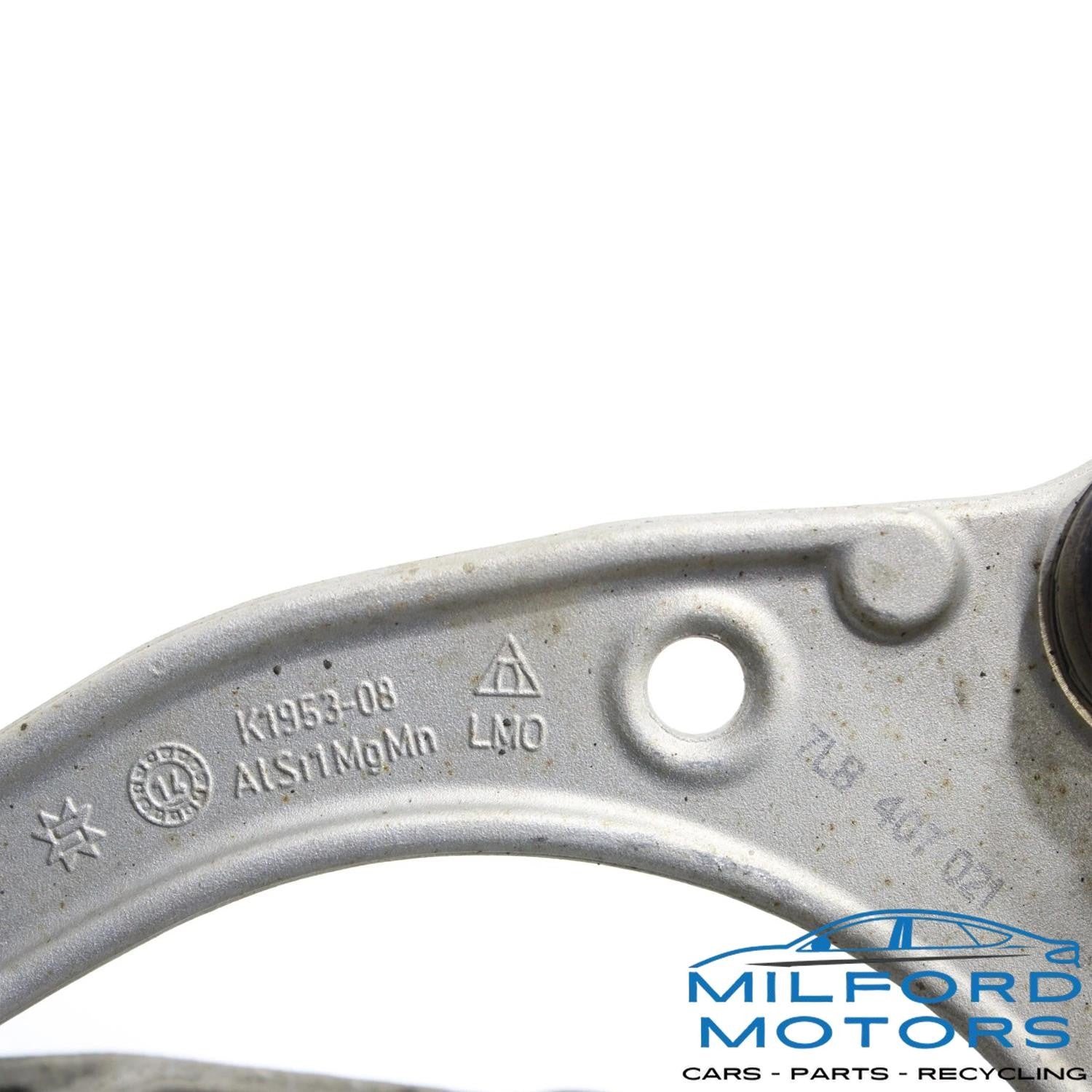 Front Right Side Upper Control Arm w/ Bracket - 2015 Audi Q7 3.0L 7L8407021
