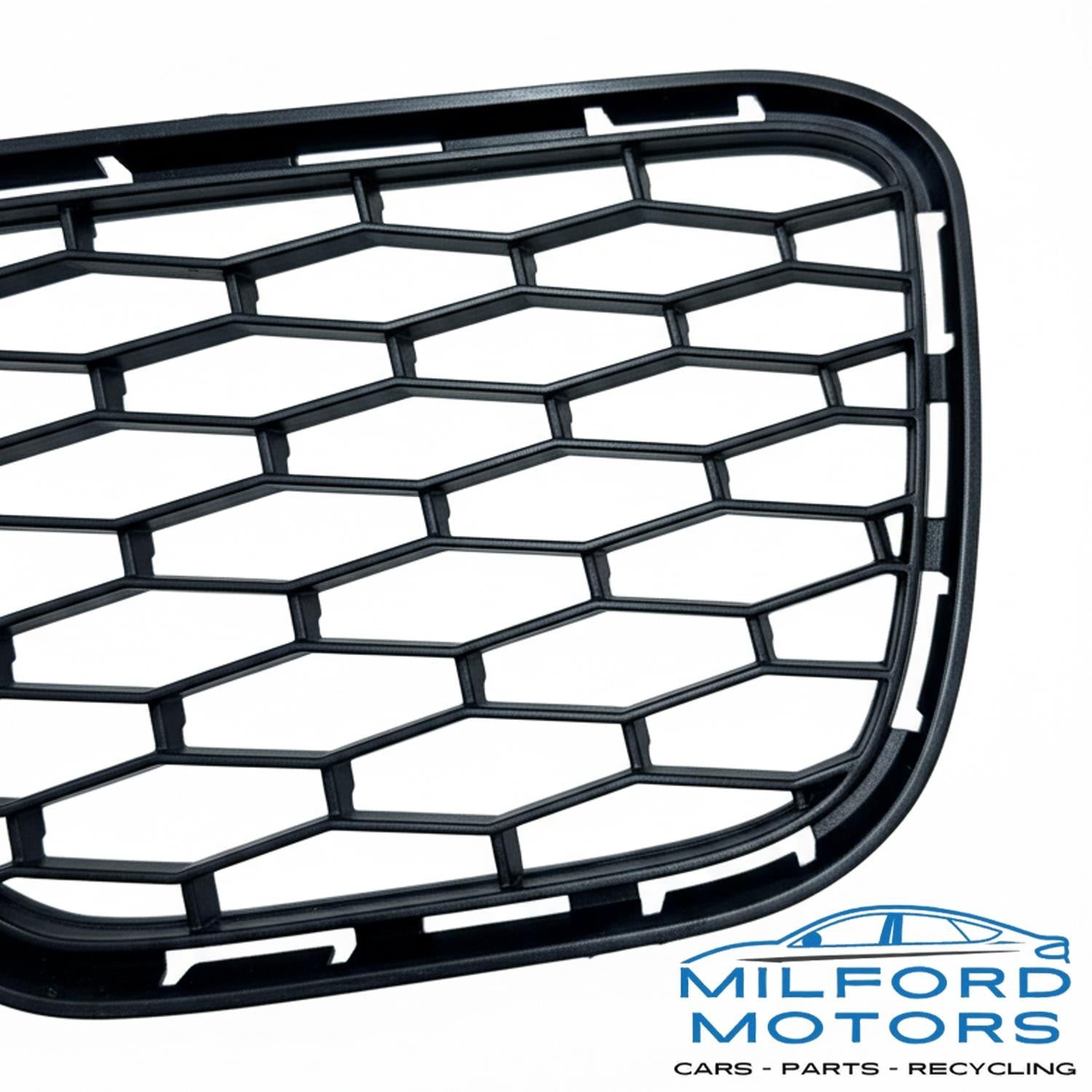 Front RH Bumper Lower Air Vent Grille Panel Fits 2016 Maserati Ghibli Sedan 3.0L