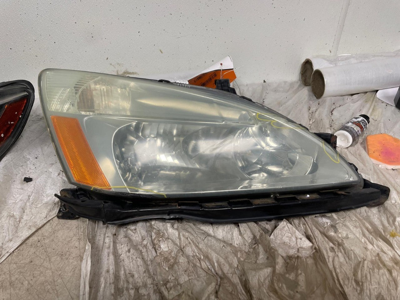 Passenger Side Headlight Assembly Fits 2006 Honda Accord 2.4L