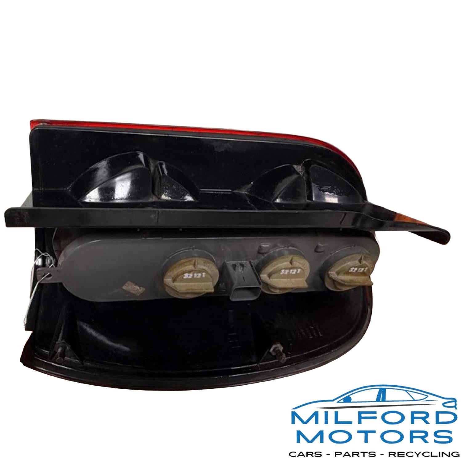 Driver Left Side Tail Light Assembly Fits 2002-2004 Jeep Liberty 3.7L
